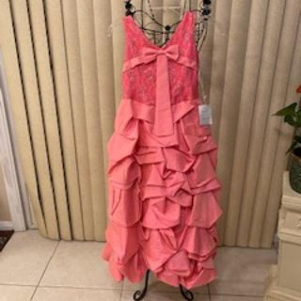 Stylish Pink Taffeta & Lace Girls Formal Dress Size 6